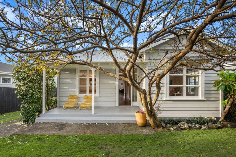 4 Halesowen Avenue, Sandringham, Auckland - Carousel 1