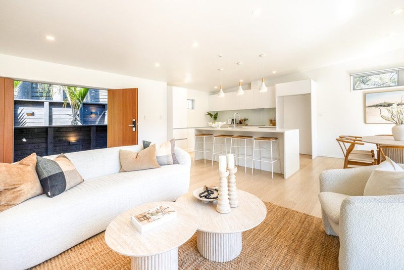 231 Ocean View Road, Oneroa, Waiheke Island - Carousel 2