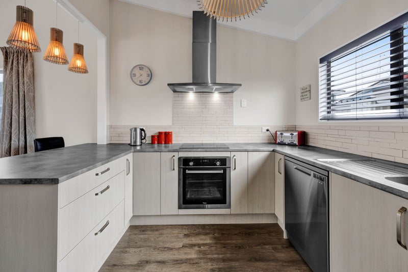 1/4 Naumai Place, Spotswood, New Plymouth - Carousel 2