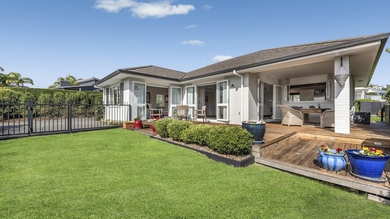 40 Liberty Crescent, Beachlands, Auckland - Carousel 1