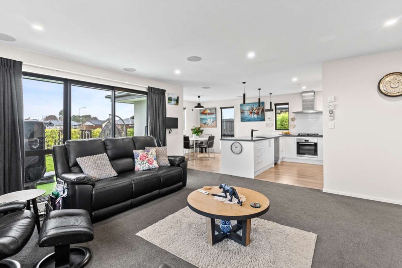 6 Clegg Street, Woodend, Woodend - Carousel 2