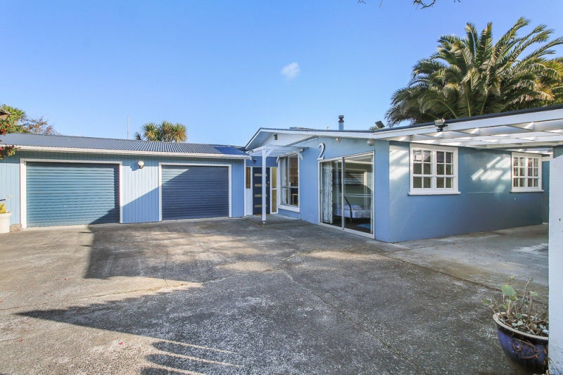 2 Hennessey Street West, Foxton Beach, Foxton - Carousel 1