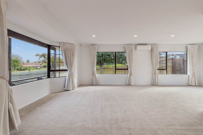 73 Mirrabooka Avenue, Botany Downs, Auckland - Carousel 2