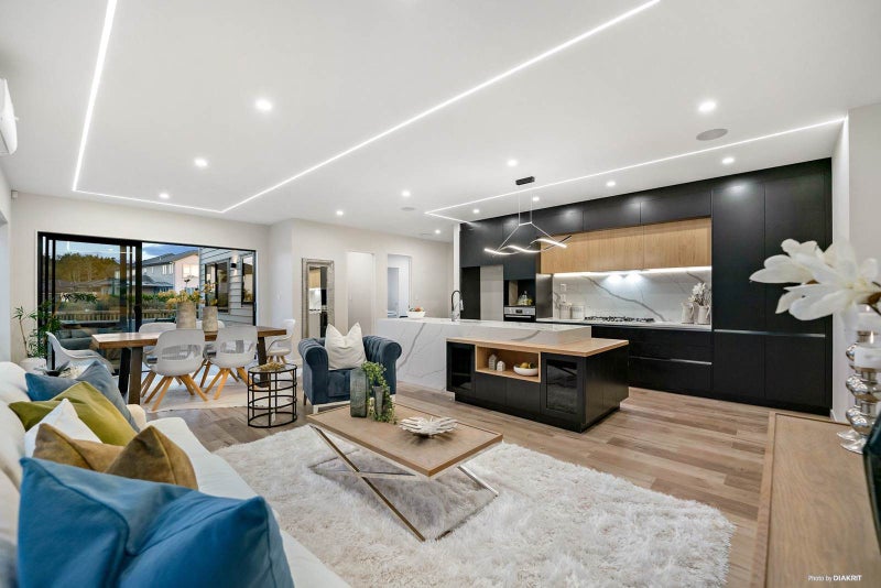 15 Downpatrick Drive, Flat Bush, Auckland - Carousel 2