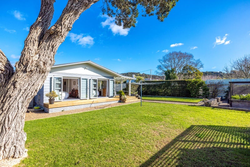 18 Rata Street, Oneroa, Waiheke Island - Carousel 2