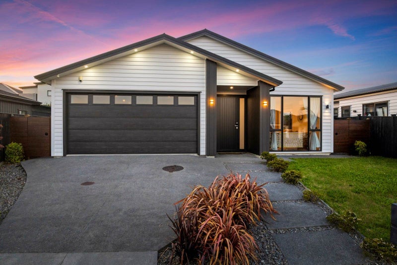 17 Vintry Drive, Huapai, Kumeu - Carousel 1