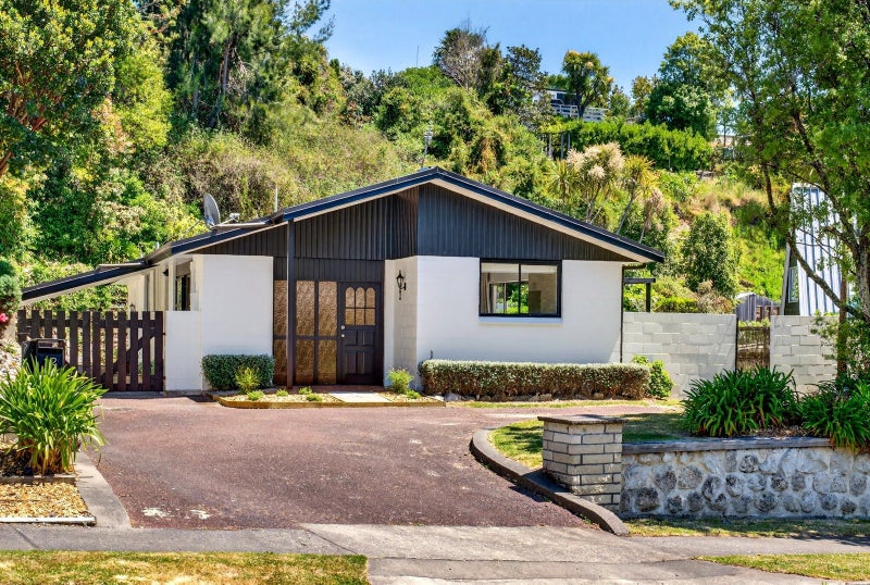 12 Tokomaru Drive, Havelock North, Havelock North - Carousel 1