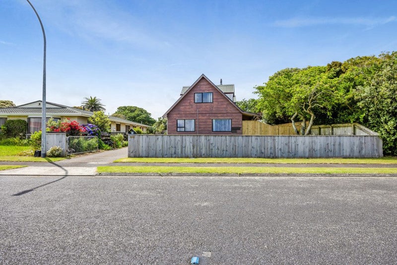 4 Ponderosa Place, Opunake - Carousel 24
