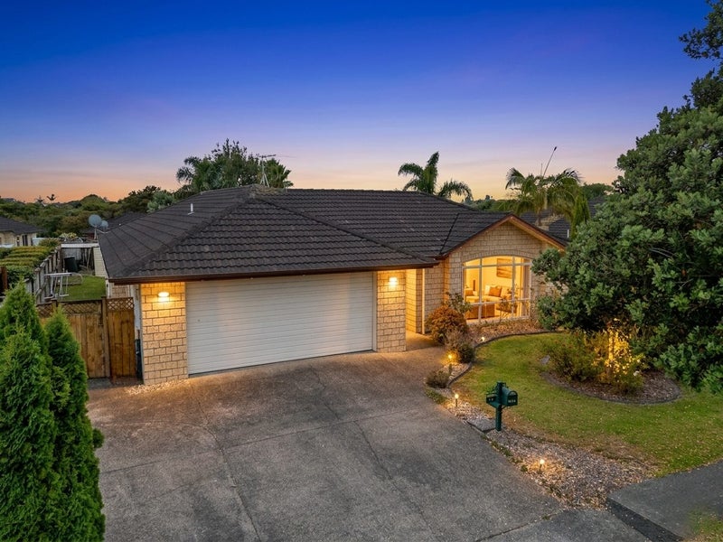 35 Croftview Road, Wattle Downs, Auckland - Carousel 2