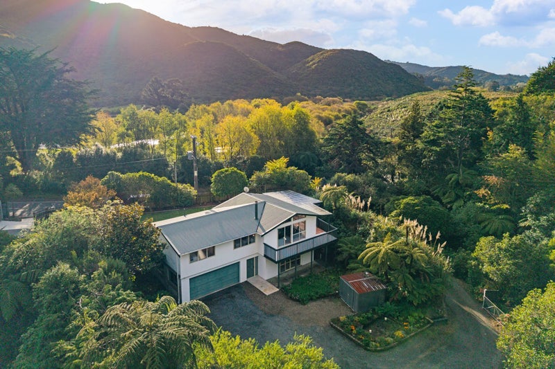 201 Coast Road, Wainuiomata, Lower Hutt - Carousel 1
