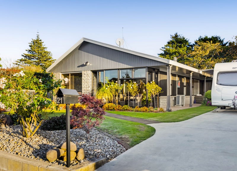 21 High Street, Hawera - Carousel 1