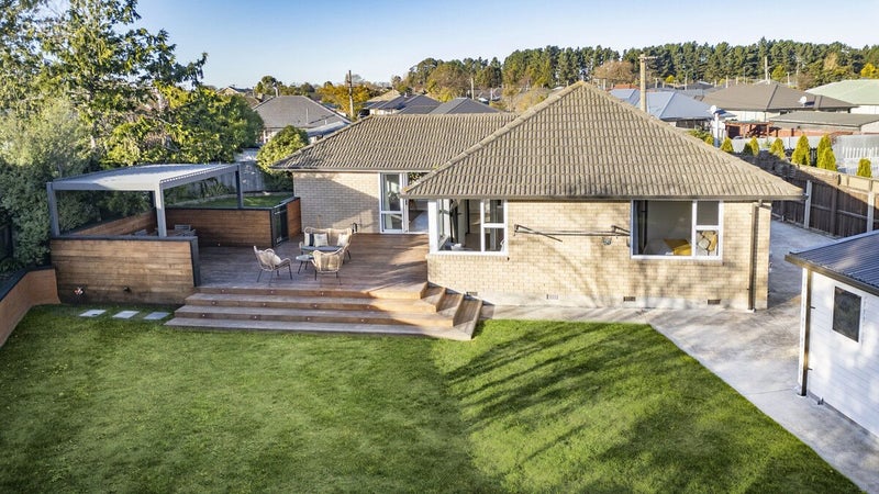 19 Vancouver Crescent, Wainoni, Christchurch - Carousel 1