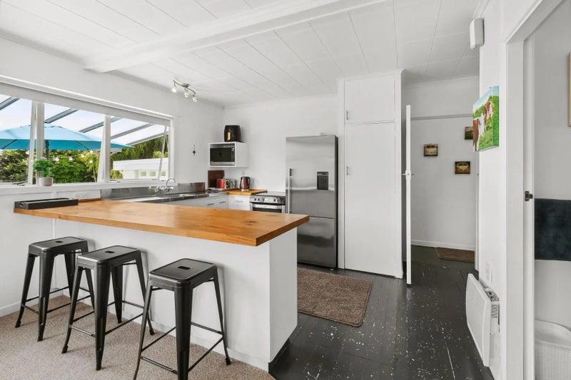 4 Shearer Drive, Oakura, Oakura - Carousel 2