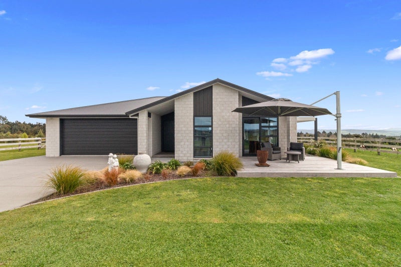 9 Betty May Drive, Pyes Pa, Tauranga - Carousel 1