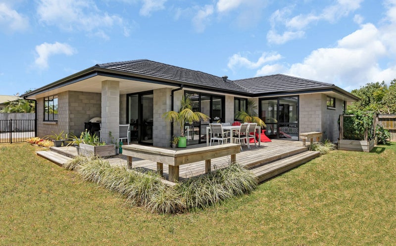 370 One Tree Point Road, One Tree Point - Carousel 1
