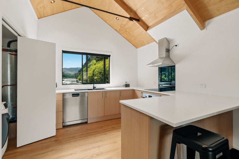 2/135 Hallenstein Street, Queenstown, Queenstown - Carousel 1