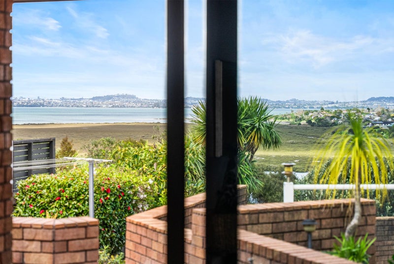 9 Renoir Street, West Harbour, Auckland - Carousel 1
