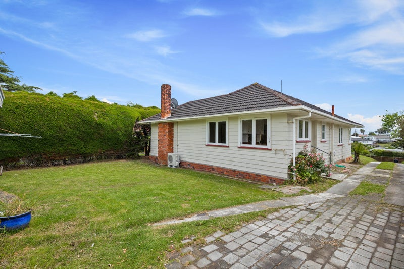 30 Amberley Avenue, Te Atatu South, Auckland - Carousel 2