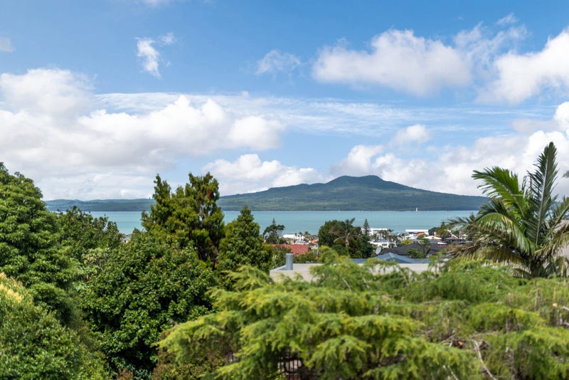 53 Parr Terrace, Castor Bay, Auckland - Carousel 2