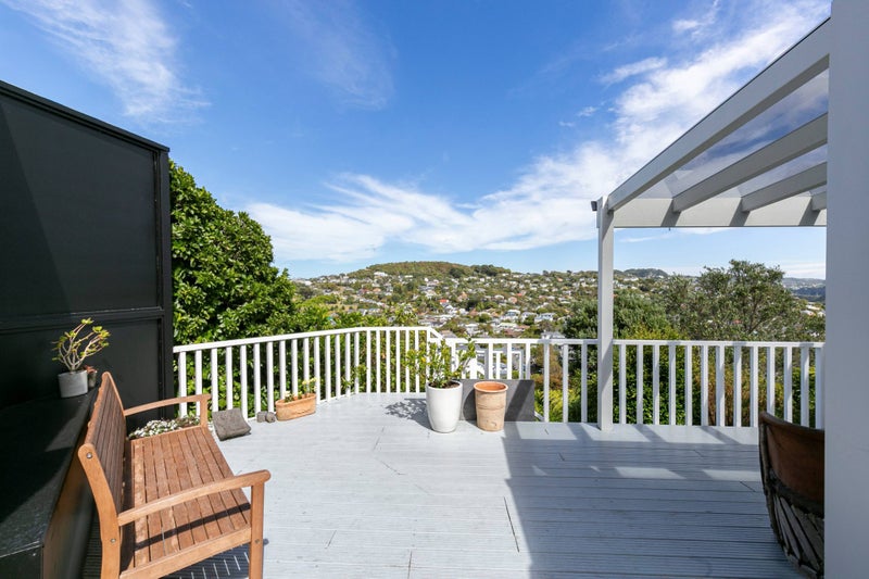8 Nadia Grove, Khandallah, Wellington - Carousel 21