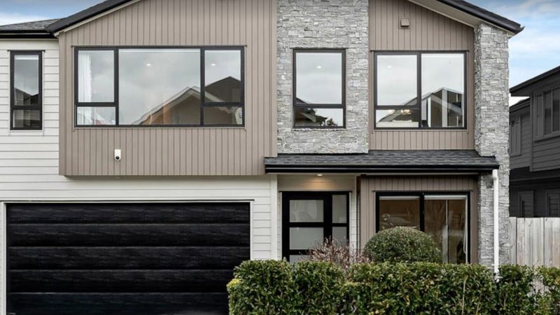 21 Paripari ST, Flat Bush, Auckland - Carousel 1