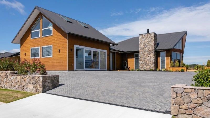 32 Wai Terrace, Wharewaka, Taupo - Carousel 1