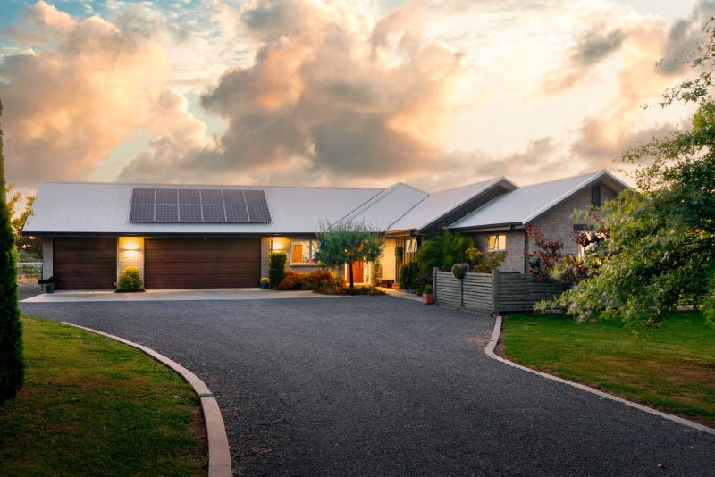 33 Lee Road, Burbush, Hamilton - Carousel 2