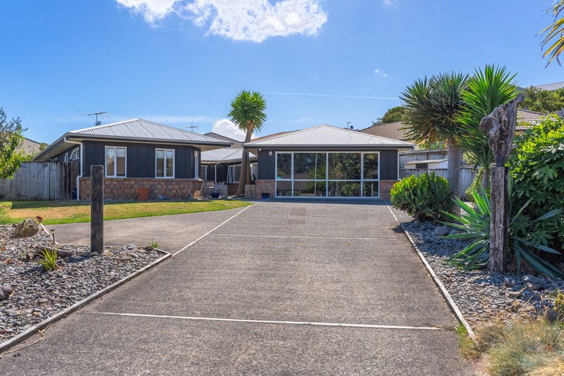 17 Ashleigh Way, Waikanae Beach, Waikanae - Carousel 1