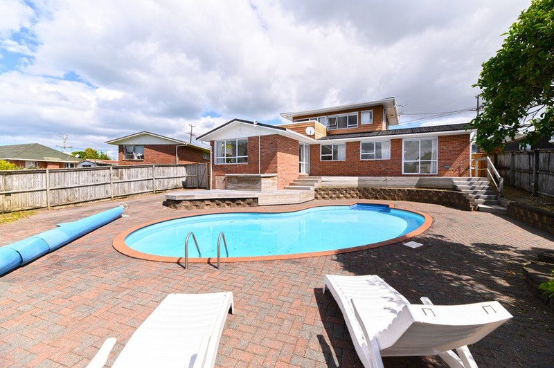23 Knights Road, Rothesay Bay, Auckland - Carousel 1
