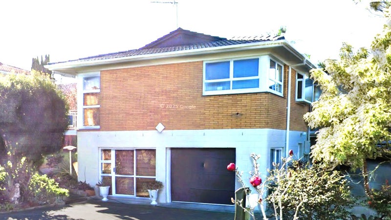 4 Whiteacres Drive, Sunnyhills, Auckland - Carousel 1