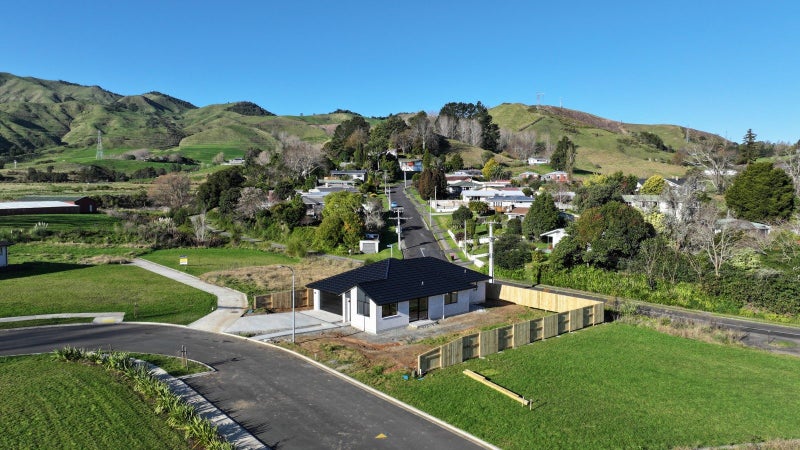 16 Sunline Crescent, Paeroa, Paeroa - Carousel 2