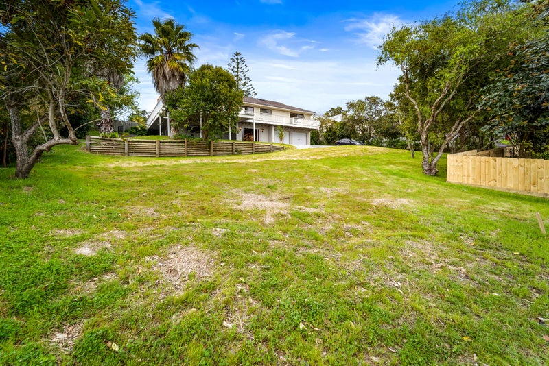 8A Cedar Terrace, Stanmore Bay, Whangaparaoa - Carousel 1