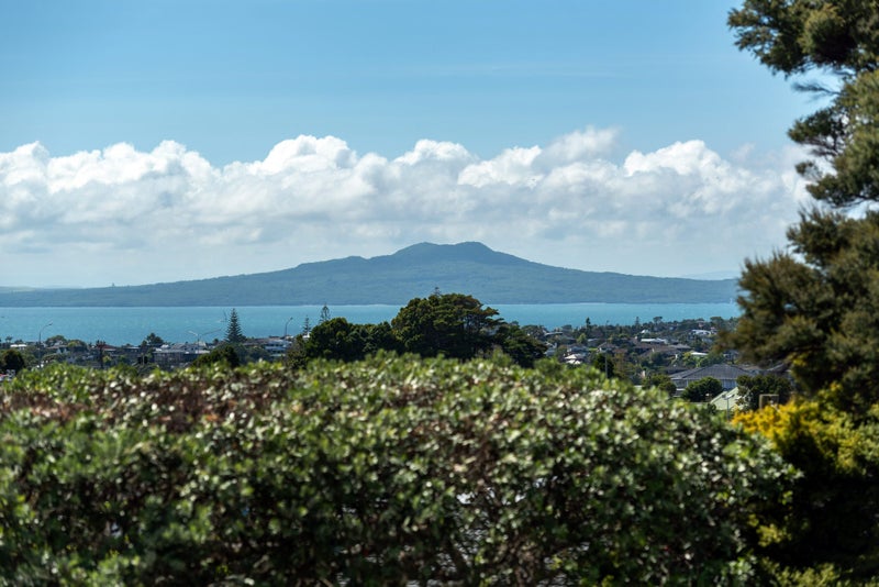 13 Windsor Place, Windsor Park, Auckland - Carousel 2