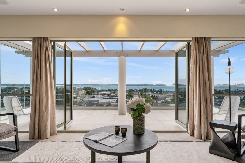 8E Hinewa Road, Otumoetai, Tauranga, Bay Of Plenty - Carousel 1