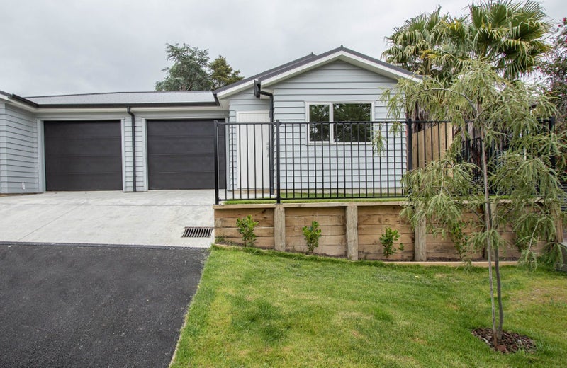 1/16 Rothwell Street, Dinsdale, Hamilton - Carousel 1