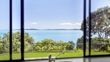 11 Hawke Crescent, Beachlands, Auckland - Carousel 1