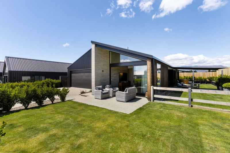 13 Lammermoor Street, Wanaka - Carousel 1