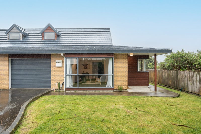 55B Ranui Terrace, Tawa, Wellington - Carousel 1