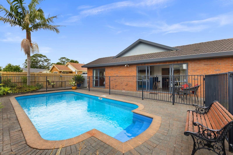 14 Sheriff Place, Randwick Park, Auckland - Carousel 2