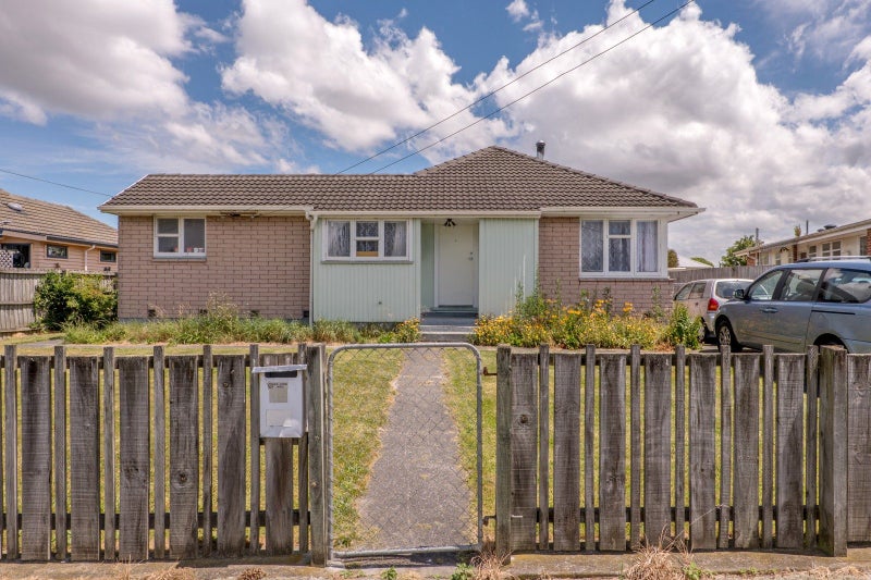 15 Lambeth Crescent, Northcote, Christchurch - Carousel 1