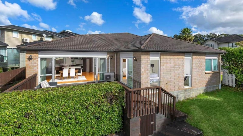 6 Mural Place, Greenhithe, Auckland - Carousel 1