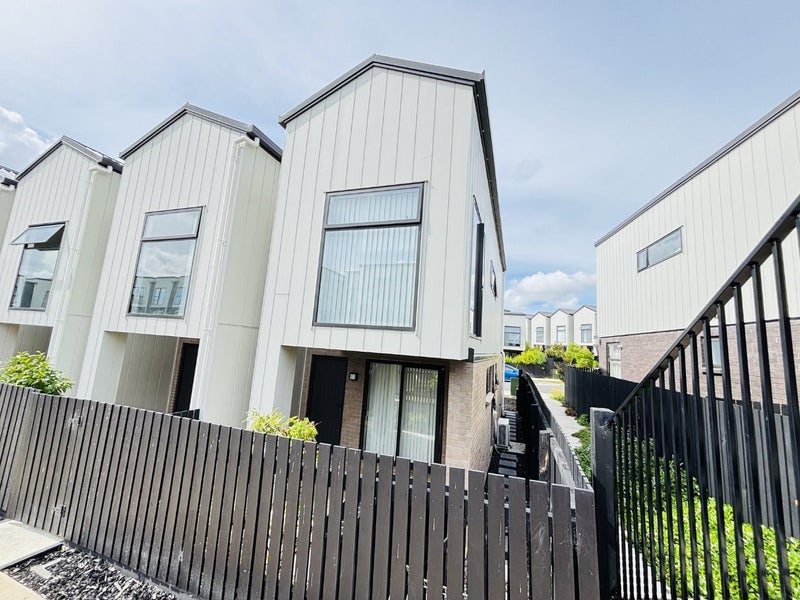 16 Huri Street, Mangere Bridge, Auckland - Carousel 21