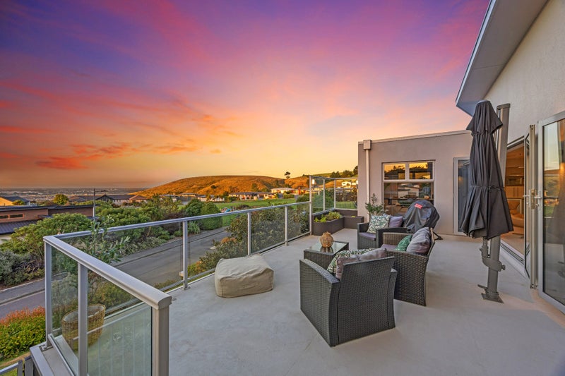 8 Quarry Hill Terrace, Kennedys Bush, Christchurch - Carousel 1