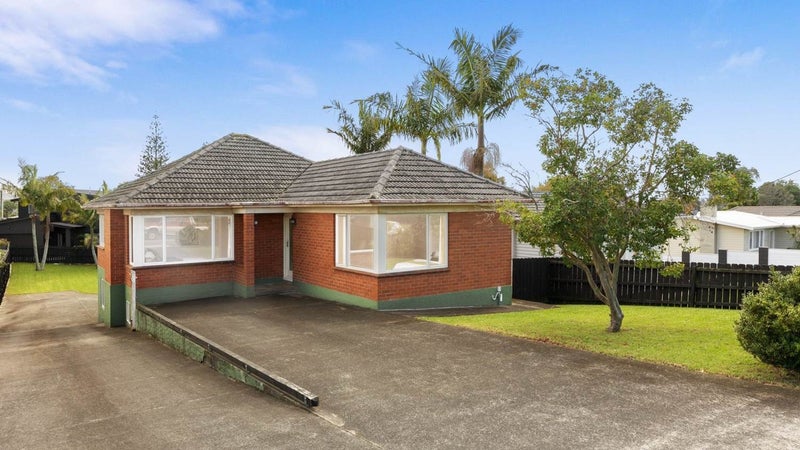 47 Golf Road, New Lynn, Auckland - Carousel 1