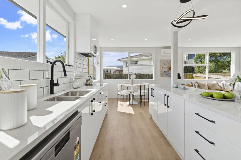 29 Lindis Place, Mangere Bridge, Auckland - Carousel 2