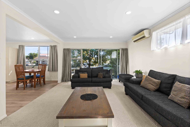 2/30 Chester Street, TARADALE, NAPIER - Carousel 1