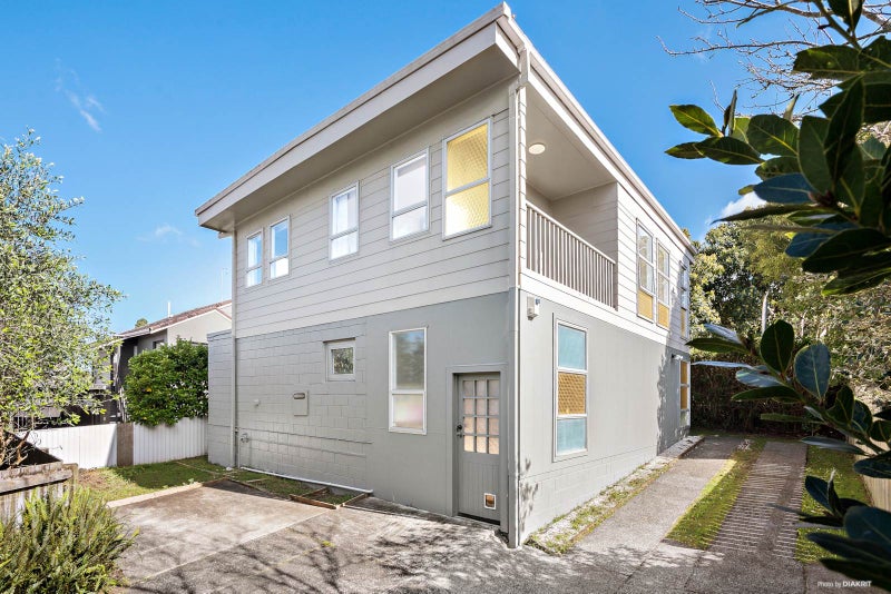 2/57 Owairaka Avenue, Owairaka, Auckland - Carousel 1