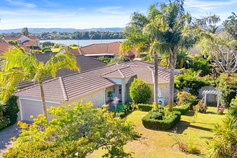 6 Castlehill Court, Wattle Downs, Auckland - Carousel 1
