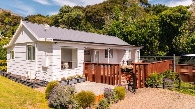 33 Selwyn Avenue, Akaroa, Akaroa - Carousel 2