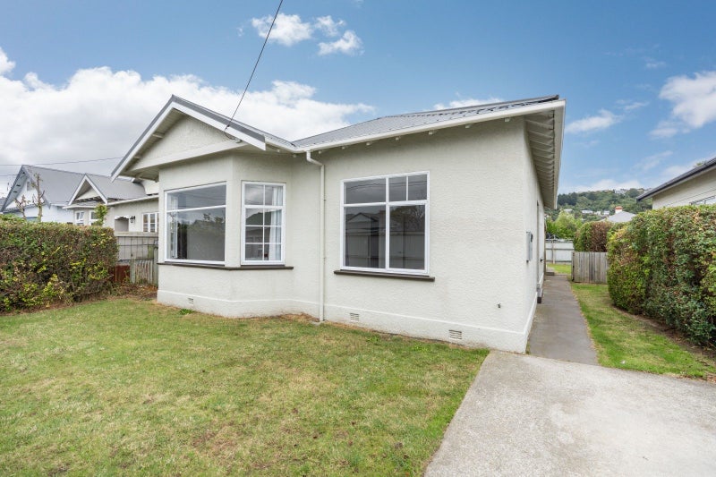 6 West Avenue, Saint Clair, Dunedin - Carousel 1